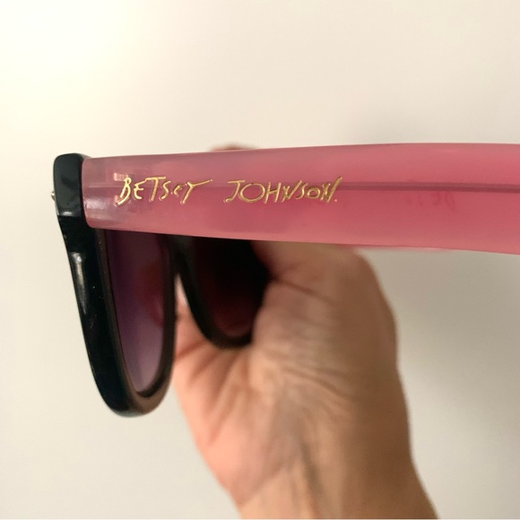 Betsey Johnson Accessories - Betsey Johnson cute women’s sunglasses with pink arms
